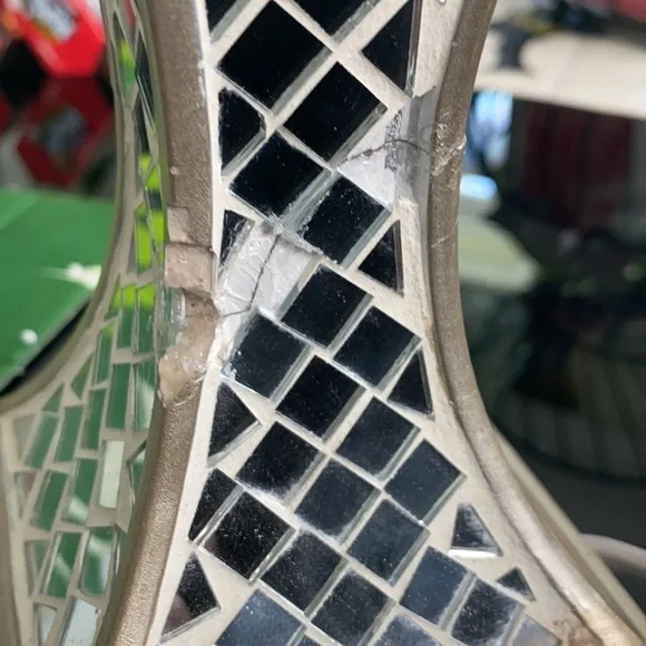 KAILEY 28-INCH H GLASS LATTICE LAMP - Picture 6 of 7